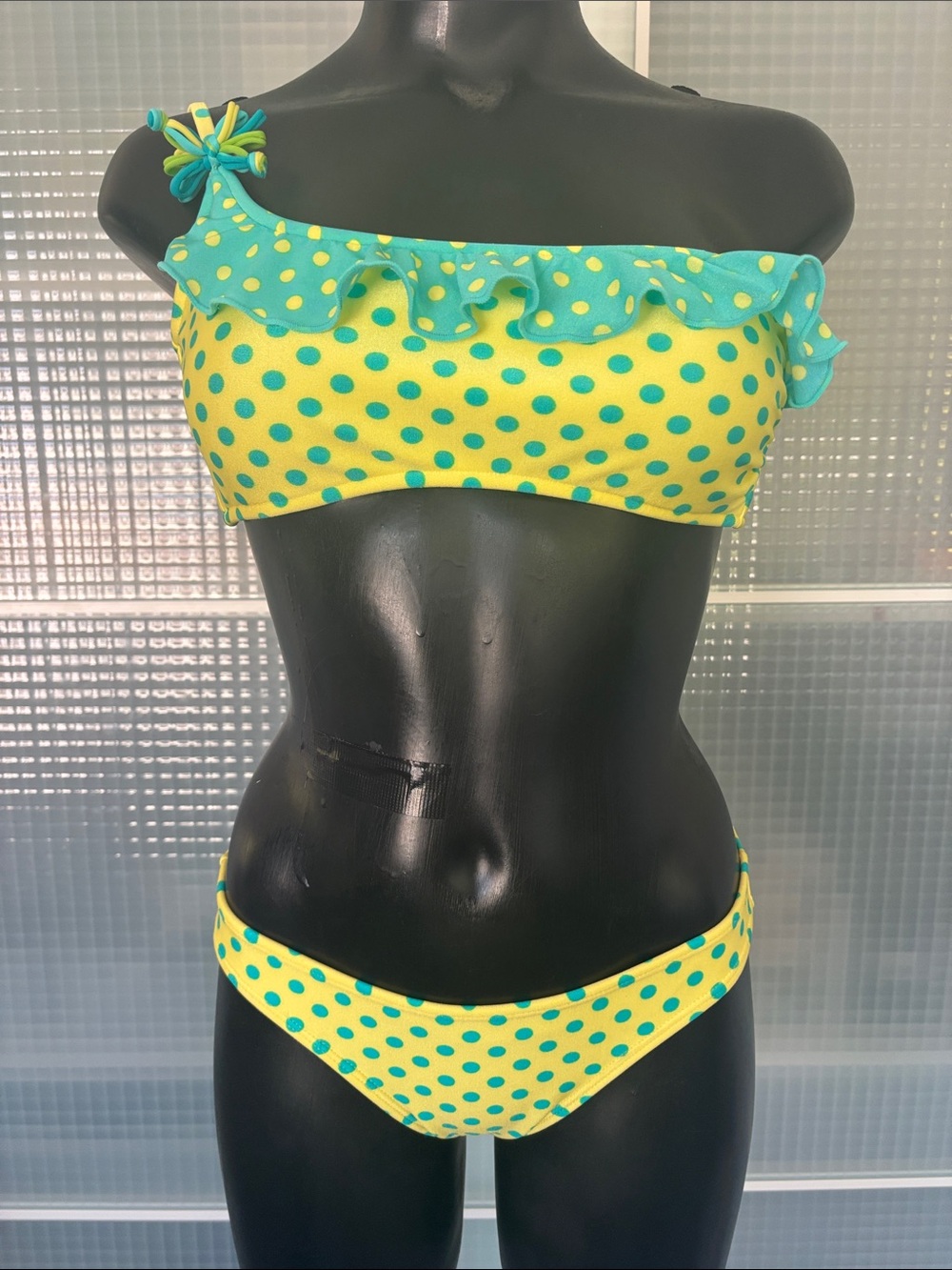 NWT VINTAGE EXCLUSIVE blue and yellow ruffle set. Size small.